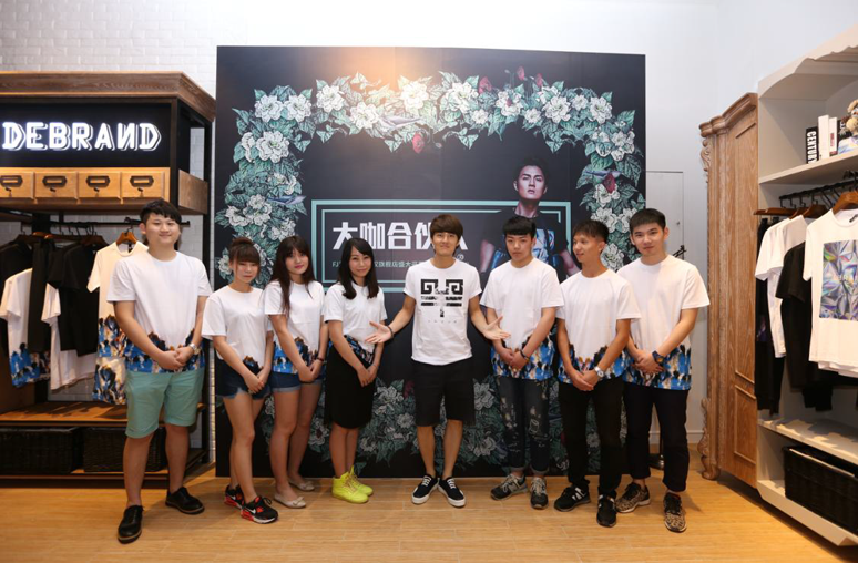 FJ第五空间武汉万达(dá)汉街开业